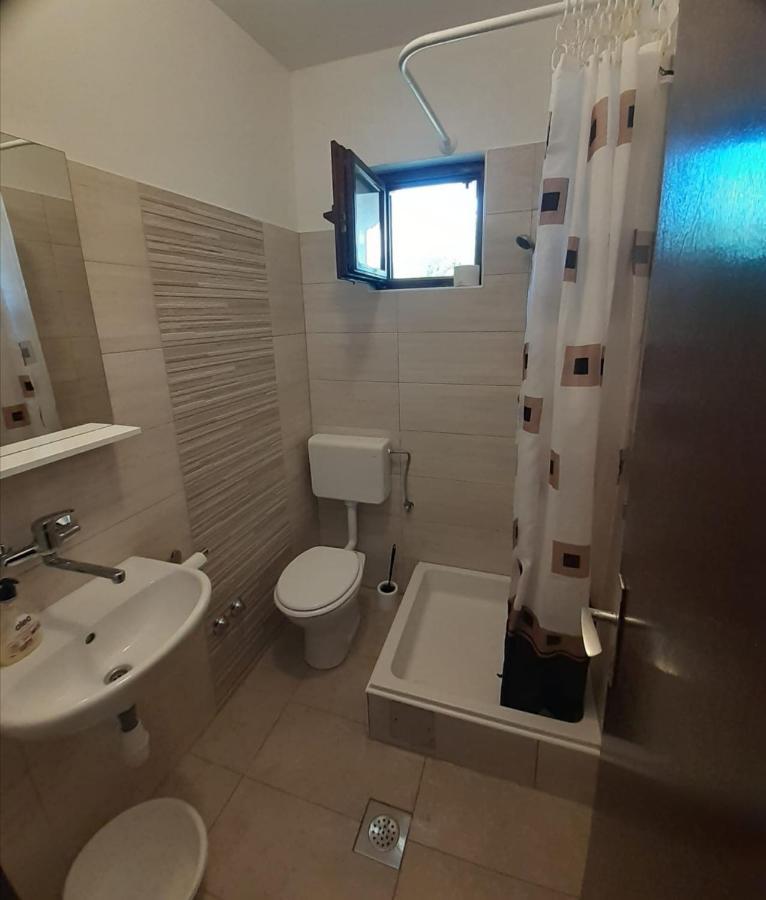 Apartments Mint Povljana - 50M From Sandy Beach Room photo