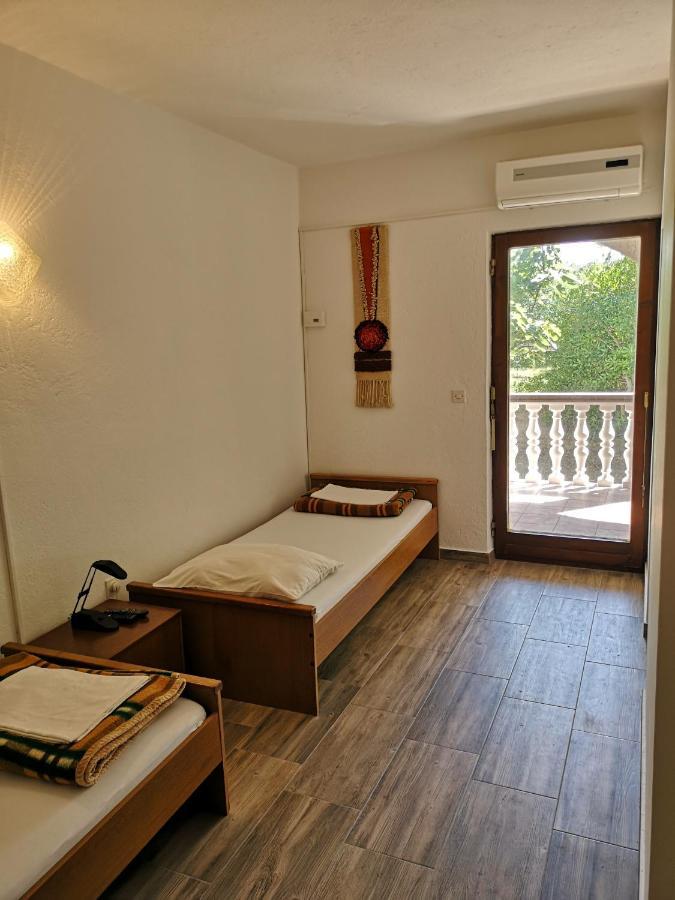 Apartments Mint Povljana - 50M From Sandy Beach Exterior photo