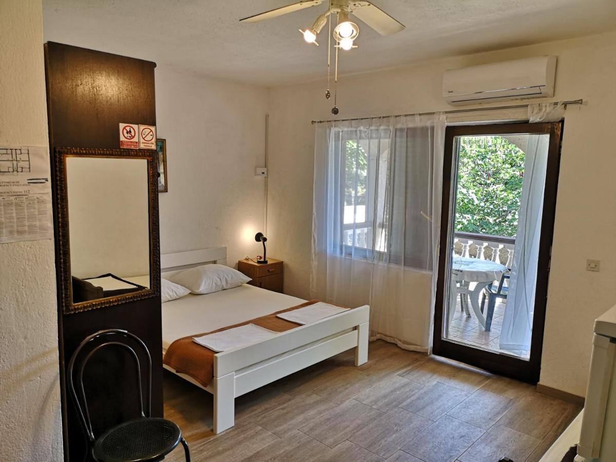 Apartments Mint Povljana - 50M From Sandy Beach Exterior photo