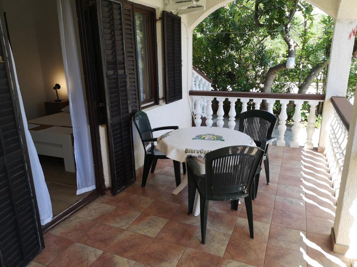 Apartments Mint Povljana - 50M From Sandy Beach Exterior photo