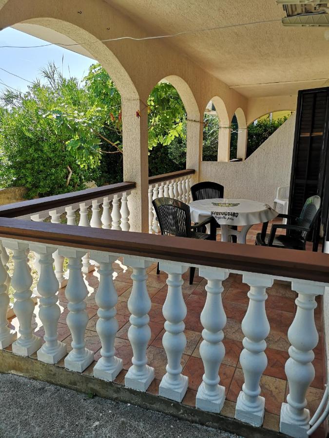 Apartments Mint Povljana - 50M From Sandy Beach Exterior photo
